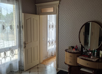 Saray baglarinda 6 sotun içində yeni tikilib təmir olunmuş