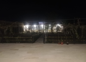 Saray baglarinda 6 sotun içində yeni tikilib təmir olunmuş