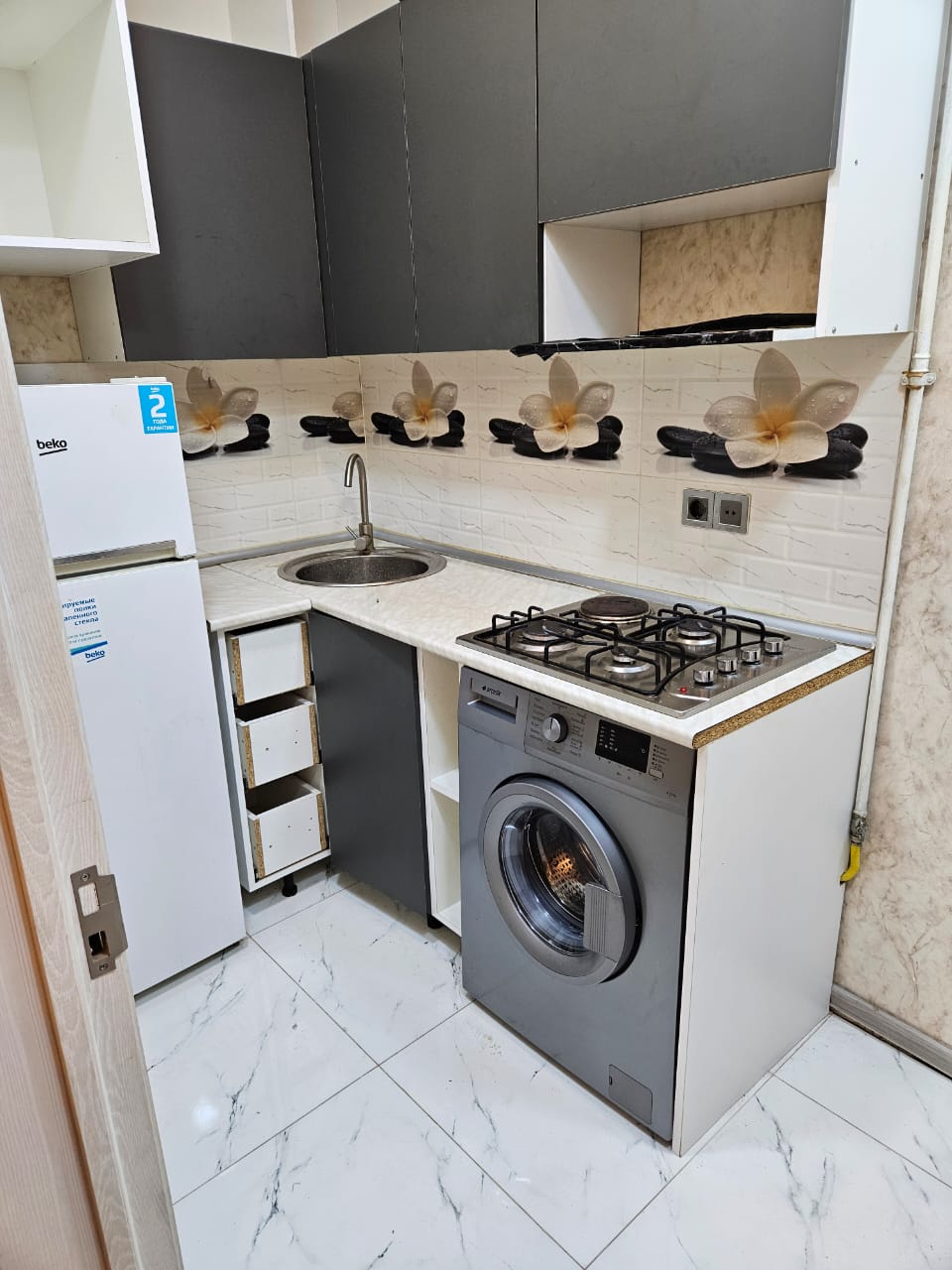 Xlrdalan Aaaf park bazarstore arkasında yerleşir. Tam