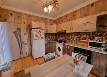 Maştaga qəsəbəsində Məmmədyarov dairesi yaninda,esas yoldan