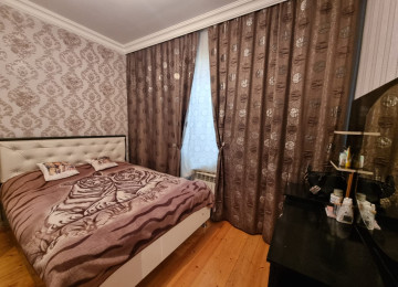 Maştaga qəsəbəsində Məmmədyarov dairesi yaninda,esas yoldan