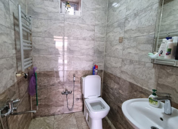 Maştaga qəsəbəsində Məmmədyarov dairesi yaninda,esas yoldan