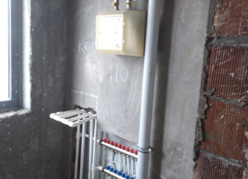 3 otaqlí Zal Studiya yarítemirli menzil satılır 93 kv.m 3