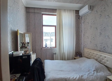 Xırdalan şəhərinin mərkəzində,Kristal 2 yaşayış kompleksinə