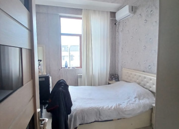 Xırdalan şəhərinin mərkəzində,Kristal 2 yaşayış kompleksinə