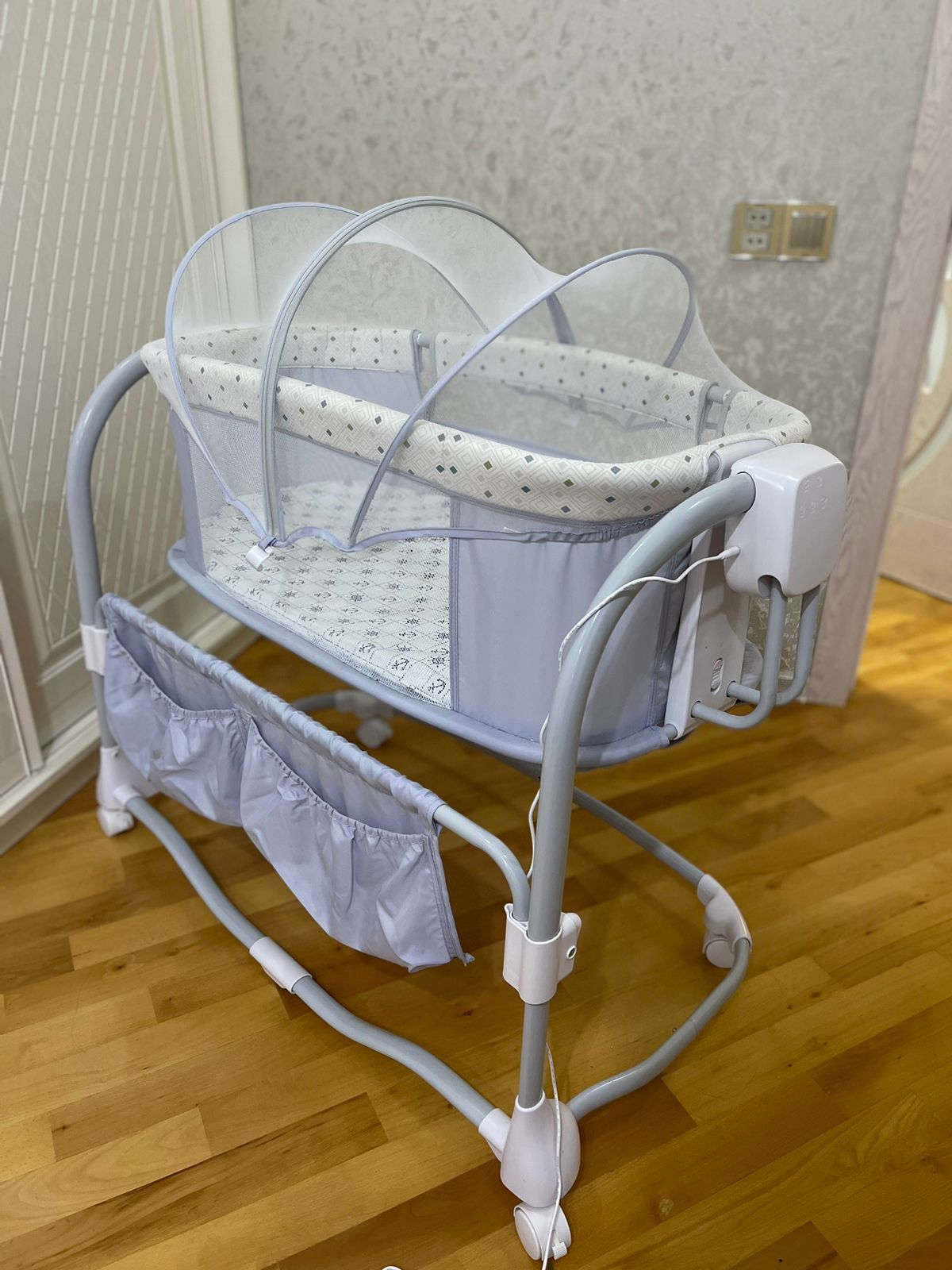 Uşaq krovatı 160 azn satılır. Baha alınıb. İstifadə