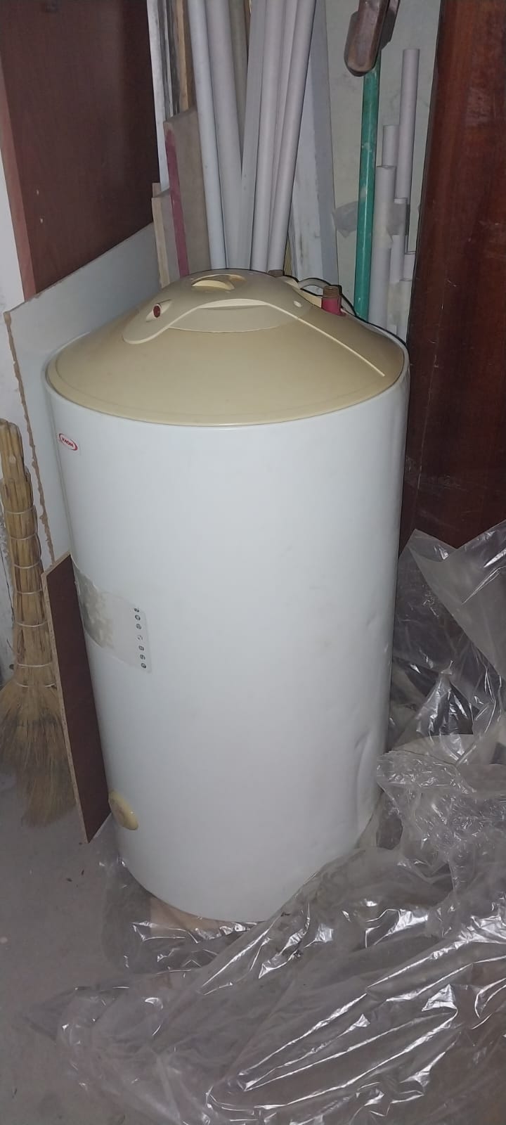 100 lt ariston 6 ay işlənib. 110 azn satılır. Ünvan