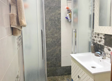 Tebriz kucesi, Diller Universitetinin yaxinliqinda yerlesen