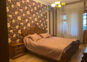 Tebriz kucesi, Diller Universitetinin yaxinliqinda yerlesen