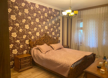 Tebriz kucesi, Diller Universitetinin yaxinliqinda yerlesen