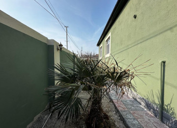 Savalan qes.28 sayli mektebe yaxin 4 sotda 170 kvm.4 otaqli