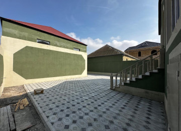 Savalan qes.2,5 sotda 120 kvm.4 otaqli qoşa daşla tikilmiş