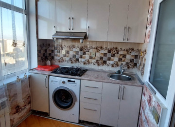 Xırdalanda köhnə bazarla üzbəüz 16 mərtəbəli yeni tikili