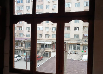 Xırdalanda köhnə bazarın yaxınlığında, köhnə doğum evi,