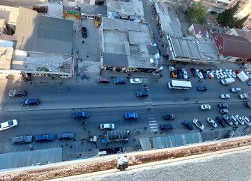 Xırdalanda köhnə bazarla üzbəüz 16 mərtəbəli yeni tikili