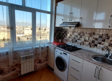 Xırdalanda köhnə bazarla üzbəüz 16 mərtəbəli yeni tikili