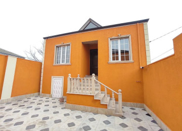 Saray qesebesinde yolun kenarinda 70kv.m 2 sota ev satılır