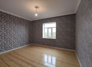 Saray qesebesinde yolun kenarinda 70kv.m 2 sota ev satılır