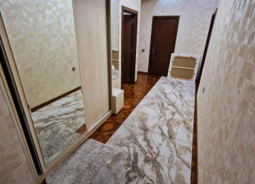 Qara Qarayev metrosu . 32 və 12 saylı tam orta məktəblərin