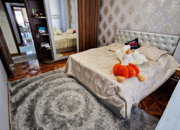 Qara Qarayev metrosu . 32 və 12 saylı tam orta məktəblərin