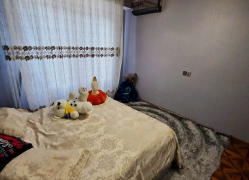 Qara Qarayev metrosu . 32 və 12 saylı tam orta məktəblərin