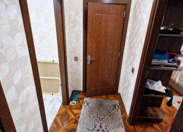 Qara Qarayev metrosu . 32 və 12 saylı tam orta məktəblərin