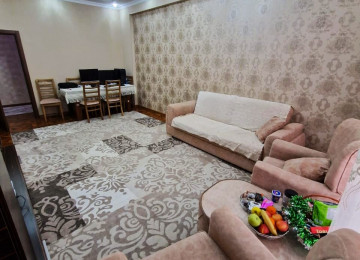 Qara Qarayev metrosu . 32 və 12 saylı tam orta məktəblərin