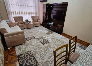 Qara Qarayev metrosu . 32 və 12 saylı tam orta məktəblərin