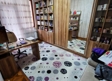 Qara Qarayev metrosu . 32 və 12 saylı tam orta məktəblərin