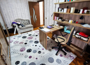 Qara Qarayev metrosu . 32 və 12 saylı tam orta məktəblərin