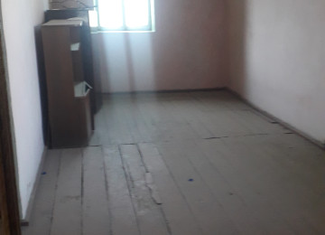 Maştağa qəs mərkəzdə univermağın köhnə bazarın yanı 3otaqlı