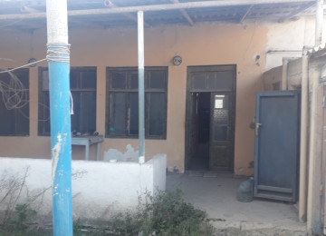 Maştağa qəs mərkəzdə univermağın köhnə bazarın yanı 3otaqlı