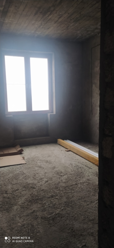 Satıram Şüvəlan qəsəbəsində yeni keyfiyyətli və möhkəm tikilmiş ev