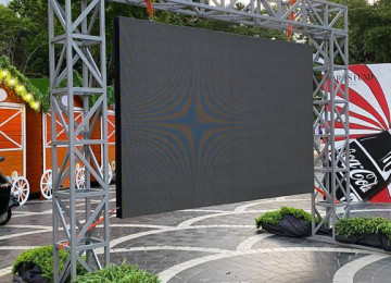 UV çap işləri görülür. Tekstil üzərində çap Kətan üzərində