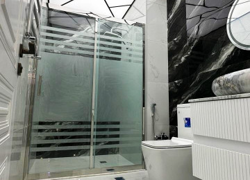 Qara Qarayev metrosuna yaxın . Sevinc kinoteatrın yanı .