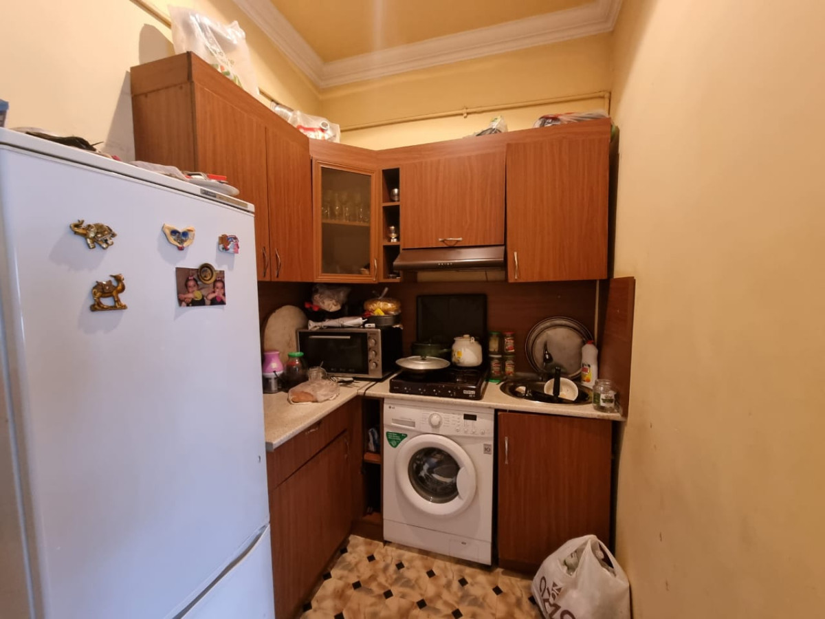 heyet evi Sabuncu rayonu Zabrat qesebesi 192 sayli,baxcanin mektebin