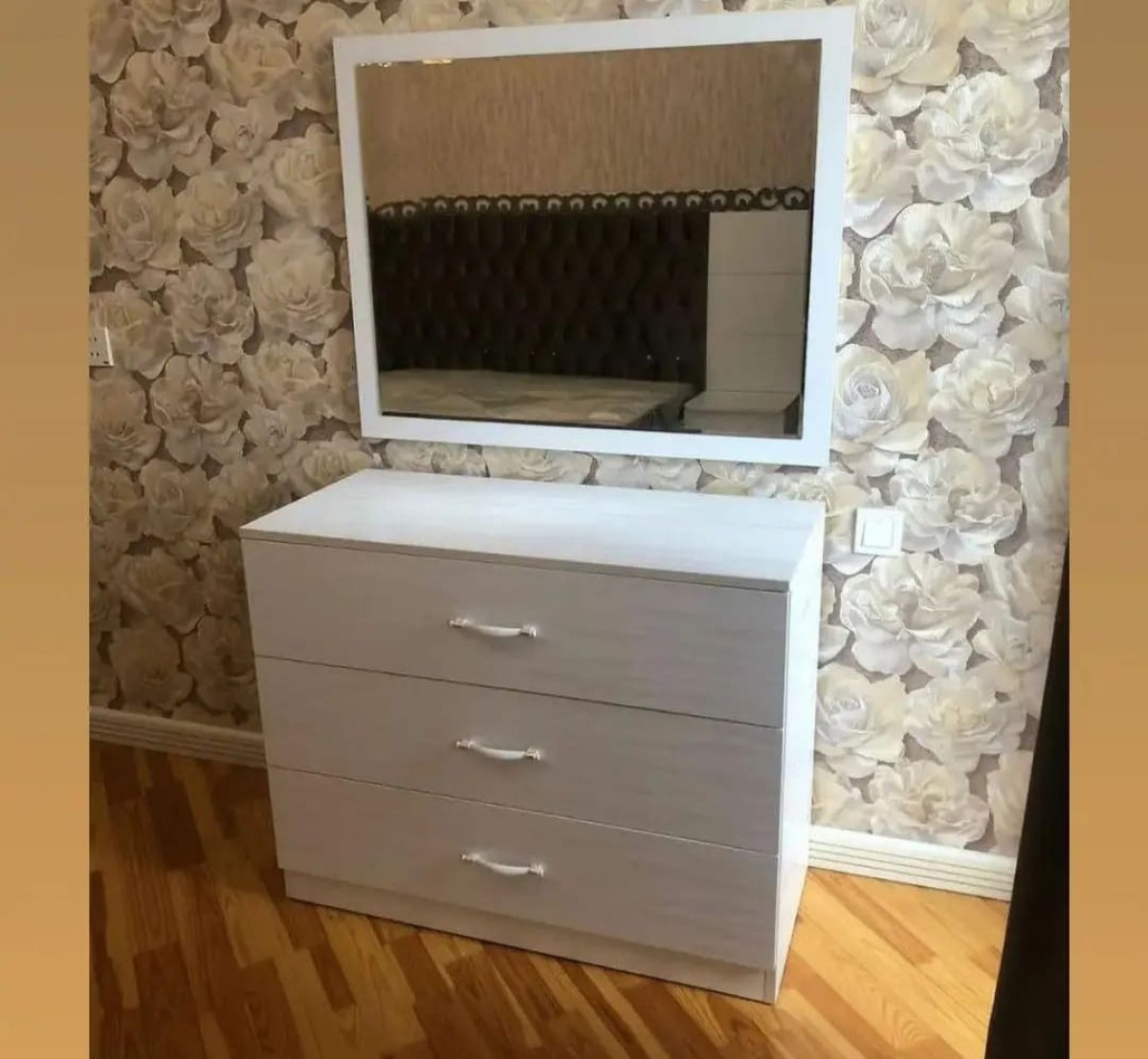 Güzgülü kamod Güzgülü kamod Sifarişlə hazırlanır Rəng seçimi var Qiyməti