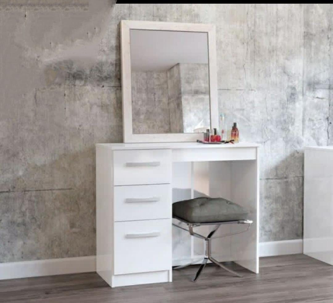 Güzgü Sifarişlə hazırlanır Rəng seçimi var Qiyməti 190azn