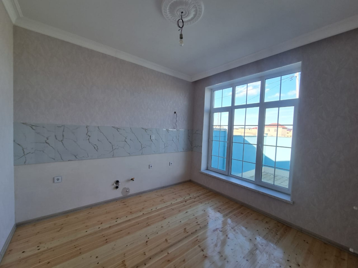 heyet evi Zabrat Məhəmmədli yolu əsas yola yaxın 2,5sot 120kvm.4
