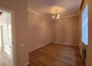 Saray qesebesinde yolun kenarinda 70kv.m 2 sota ev satılır