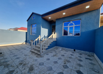 Qaradag rayon Qobu qes kruqa yaxin yolun qiraginda ev