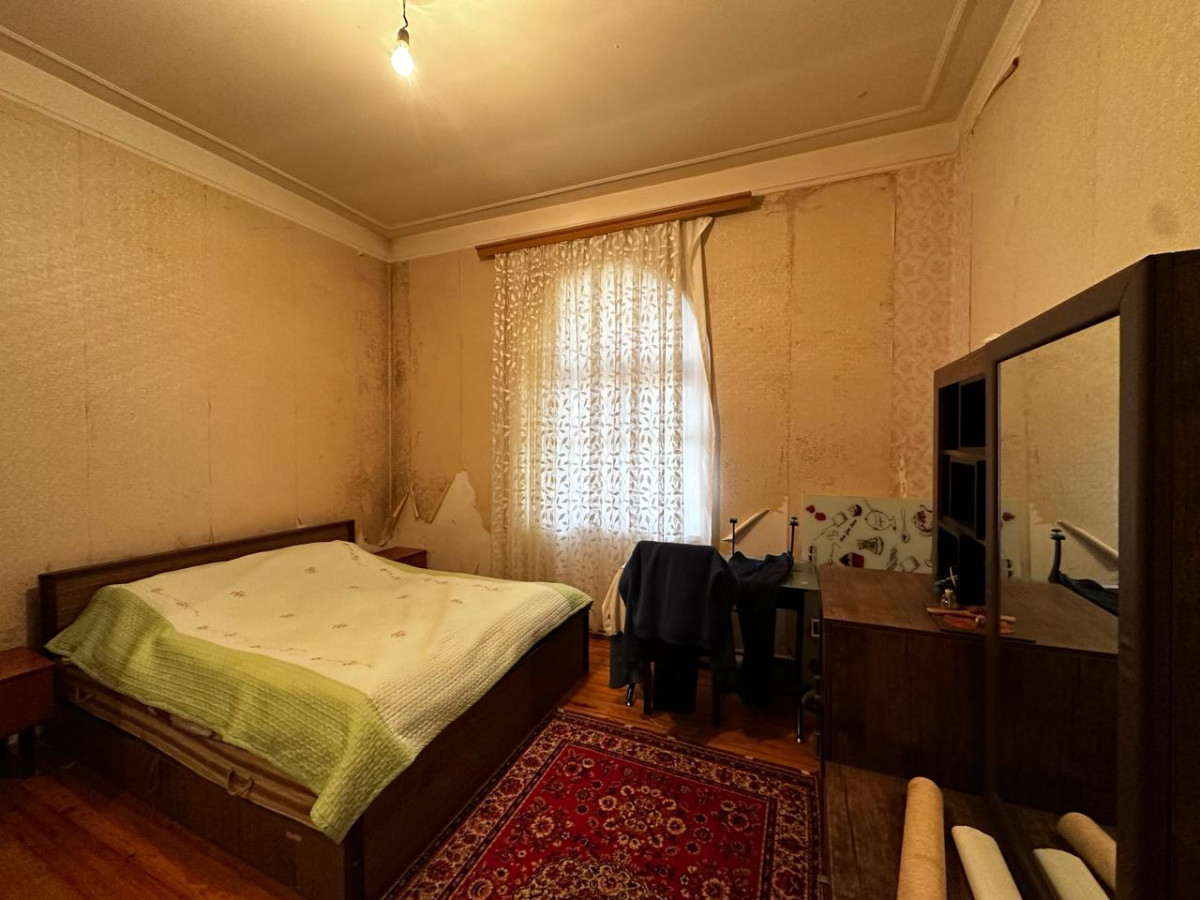 HEYET EVI Ramana gülçülük 15 sotda 110 kvm.3 otaqli ev satilir.Ev 22