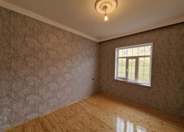 Ceyranbatan qəsəbəsində həyət evi satilir. Araz marketin