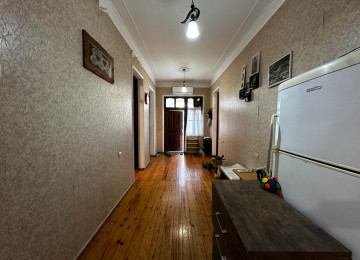 Ramana gülçülük 15 sotda 110 kvm.3 otaqli ev satilir.Ev 22