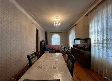 Ramana gülçülük 15 sotda 110 kvm.3 otaqli ev satilir.Ev 22