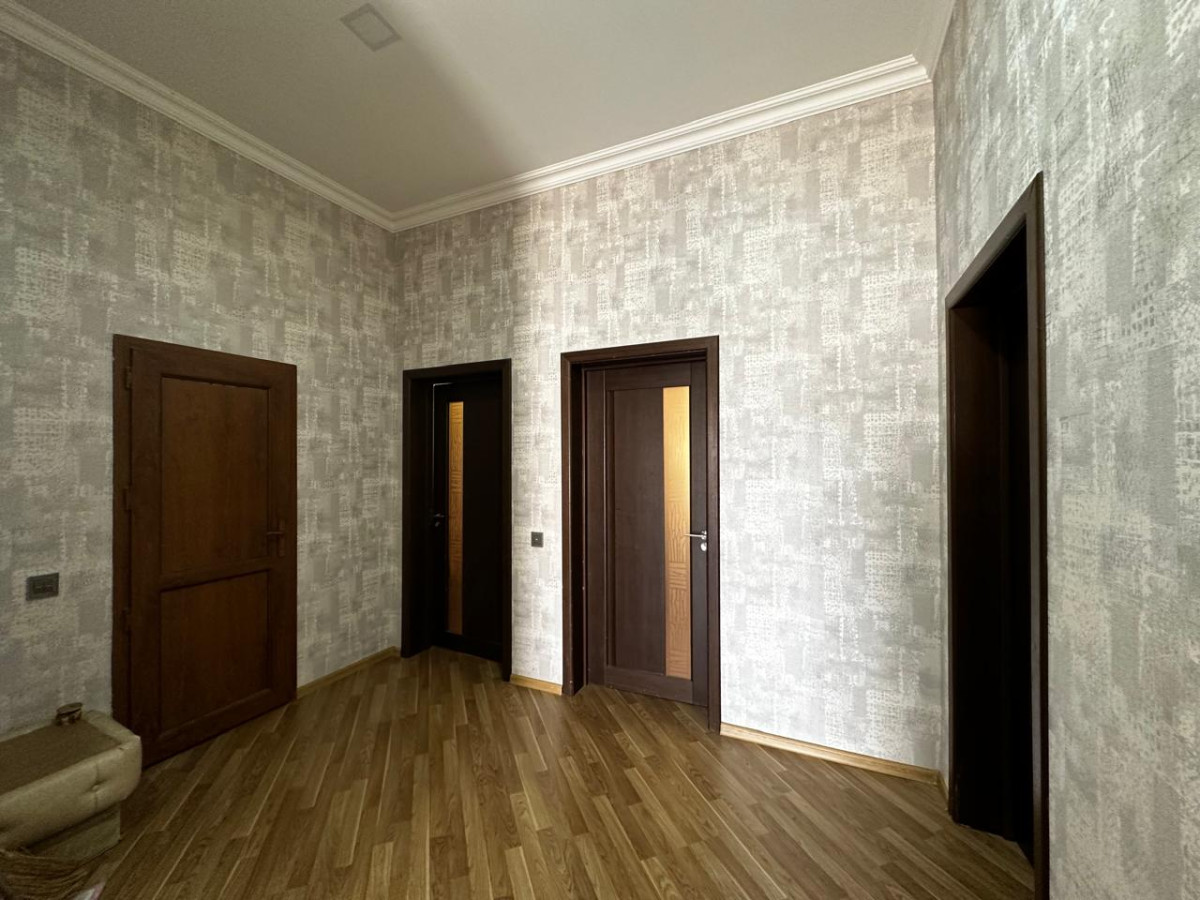 heyet evi Zabrat qes.4 sotda 125 kvm.4 otaqli ev satilir.Ev