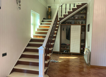 2 mərtəbəli tə'mirli ev satílír 200 kv.m Xírdalan Fikrət