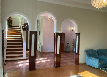 2 mərtəbəli tə'mirli ev satílír 200 kv.m Xírdalan Fikrət