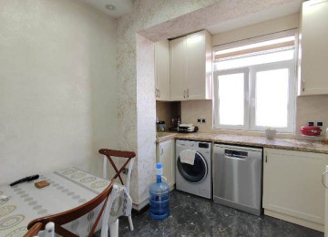 ƏŞYALI...Xətai rayonu Venesiya sarayinin yani, Neapol