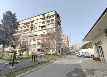 ƏŞYALI...Xətai rayonu Venesiya sarayinin yani, Neapol